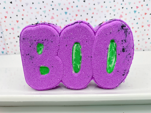 BOO -Halloween ~ Glow in the Dark Bath Bomb